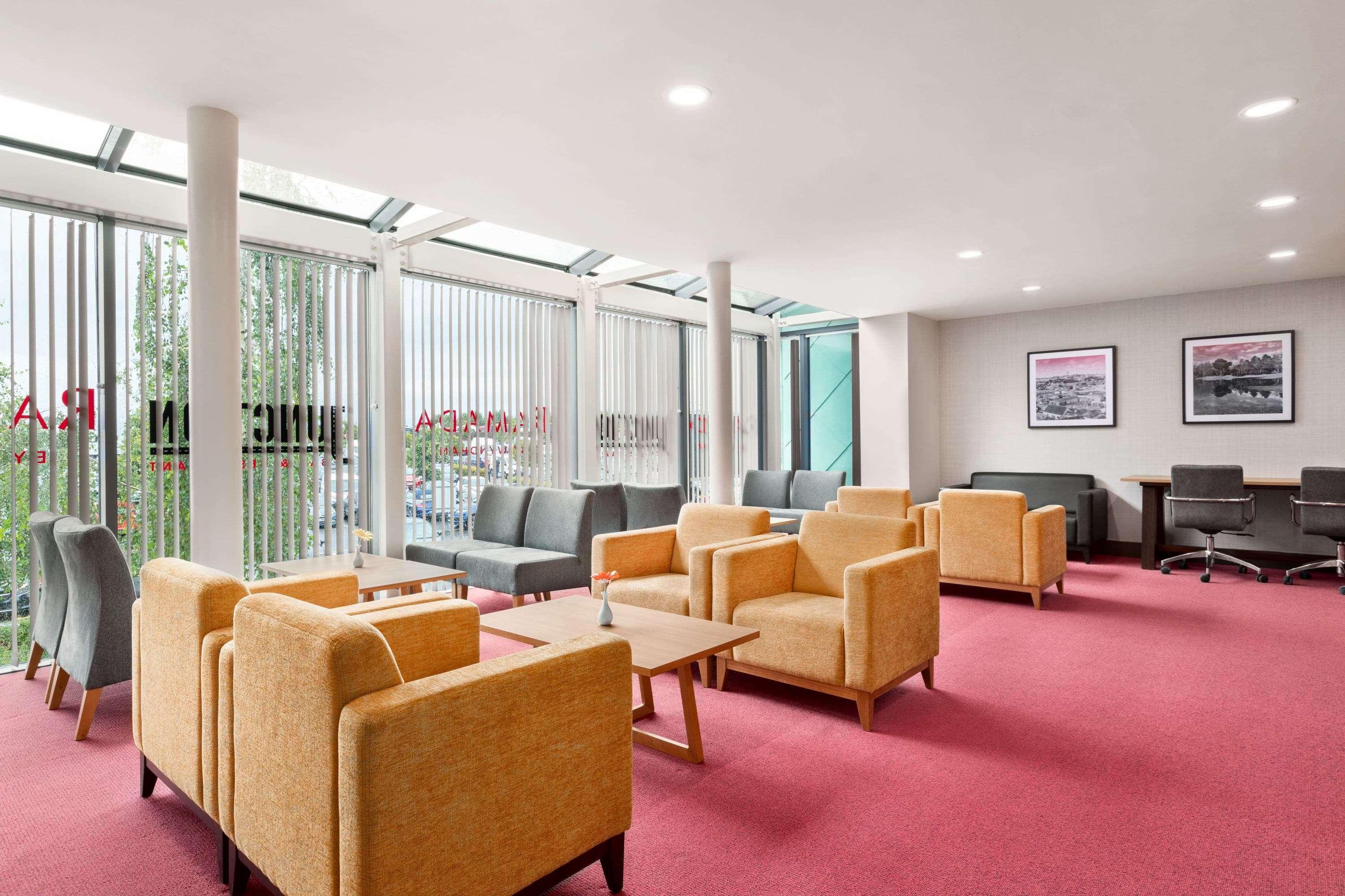 Ramada By Wyndham Cobham Hotel Екстериор снимка